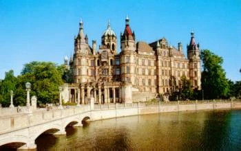 Das Schweriner Schloss -  Sitz des Landtages, Bildersammlung, Gastronomie - immer ein Besuch wert